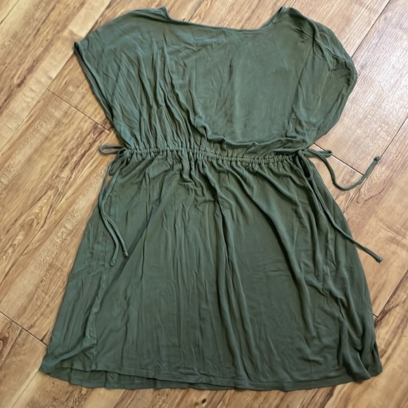 Maternity a:glow green tunic. Size medium. Embroidered on shoulders. - Picture 6 of 8